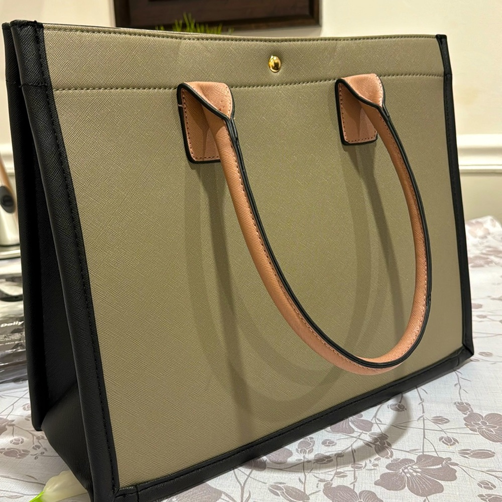 End of the year sale! Tote 👜 Bag for Sale